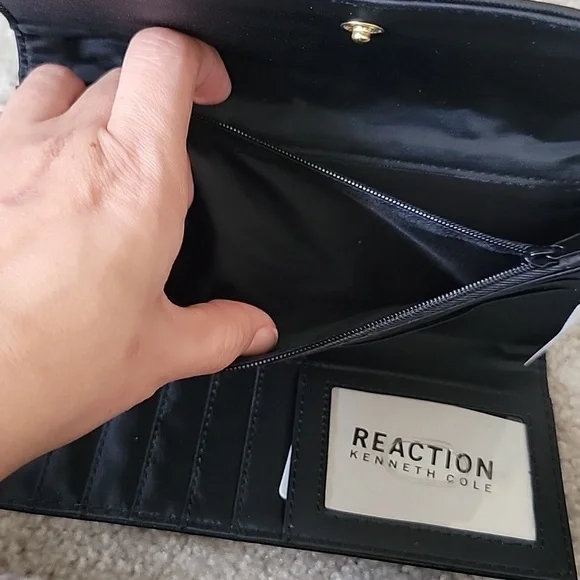 Kenneth Cole Reaction Black Wallet - Picture 6 of 6